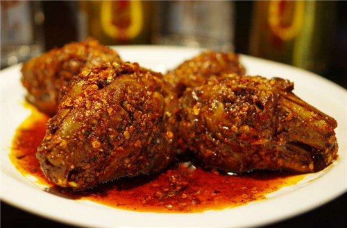 兔子惹了谁?红烧兔头麻辣兔头为啥受伤的总是兔子?