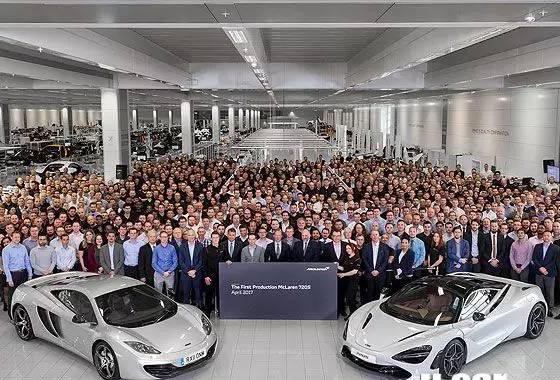 超越同级，首辆迈凯轮 720S英国下线，牛马紧张