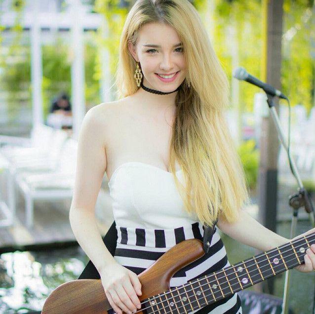 这位年仅17岁就在国外走红的少女,名叫jessie vard,是泰国和爱尔兰