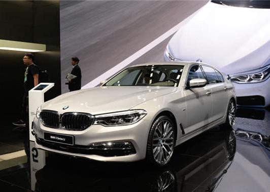 这款车一亮相，考虑奔驰E的说算了，奥迪就更不看了