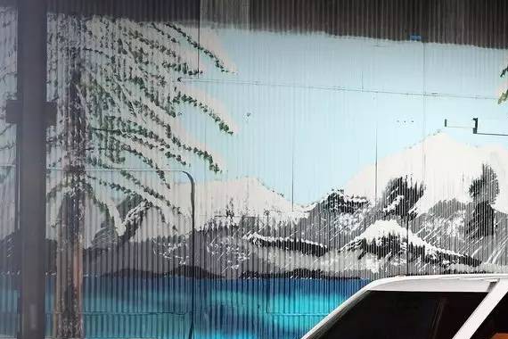 开着这款越野车，感觉自己变成了一个孩子