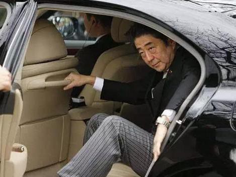 日本首相的御用豪车，密密麻麻的座椅按摩键看花眼！