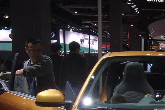 这车牌子硬，个头却不大，15万买敞篷车