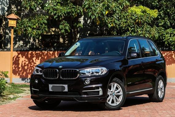 宝马X5同级别，外观更时尚，但是销量和X5比，略有差距