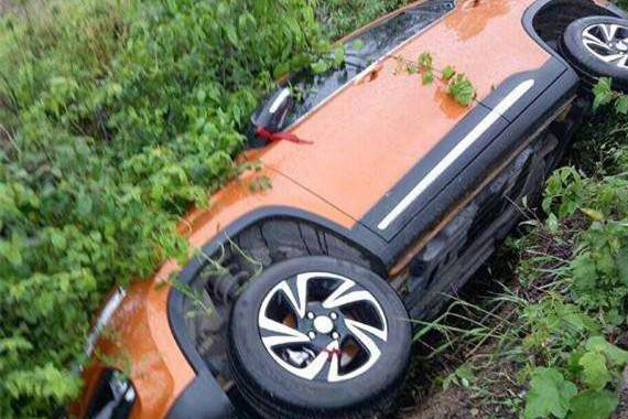 翻沟里，看到宝骏510的下场，快学习车轮判断法