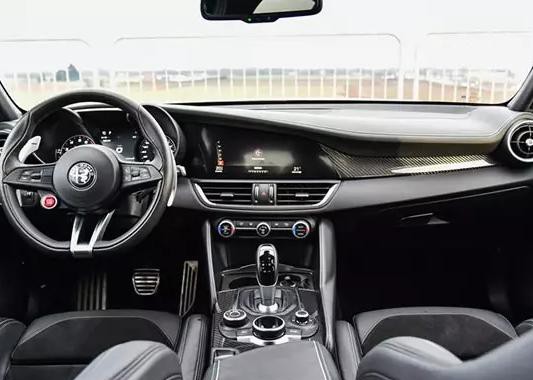 妹子只要坐进这十款车，分分钟会被你征服