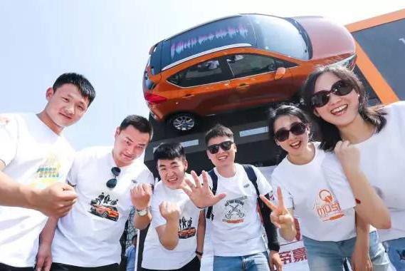 不到10万 吉利这款高颜值SUV是年轻人的最爱