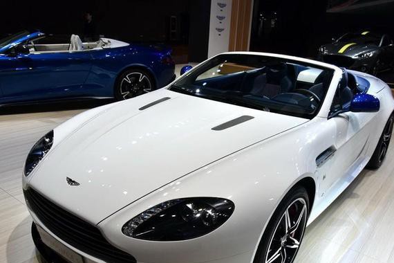 世界最美敞篷跑车，车灯却像两个大馒头，已闪瞎！