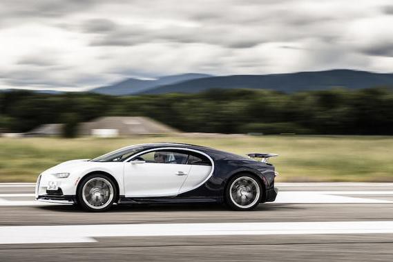 造一台1500马力的布加迪，需要多少人？多长时间？