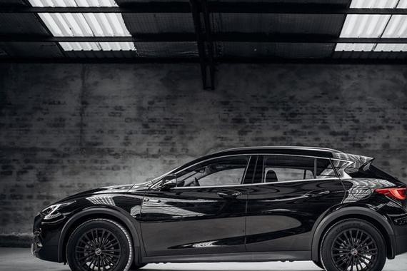 30万轿跑SUV叫极夜黑！除了灯都是黑的，路虎要哭了