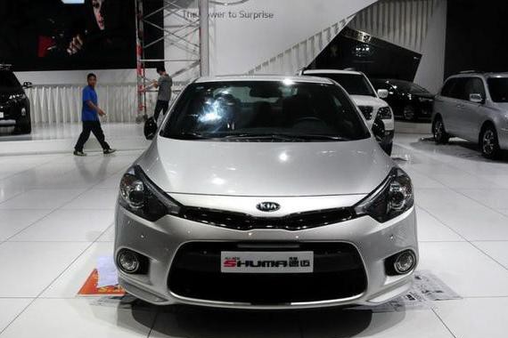 全进口双门无框轿跑，轴距超奔驰A，只18万却停产