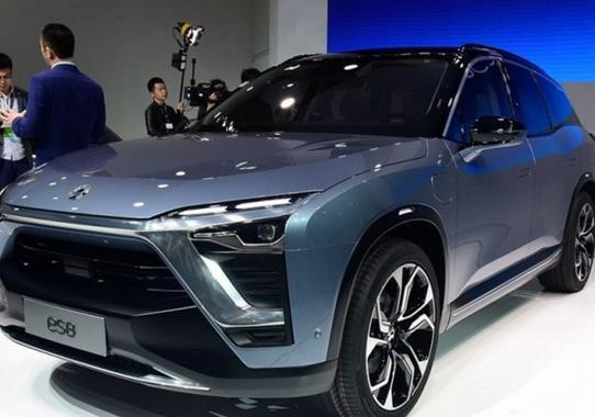 全铝车身，标配空气悬挂四驱，40万买不买