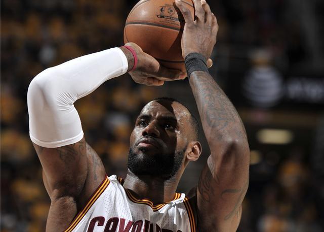 欧文季后赛和威少一样铁,哈登华丽数据掩盖低