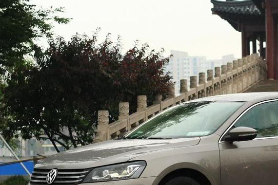 帕萨特要崩盘？大众神车怎么了，上市刚两个月降两万