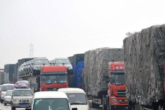 不只是堵车、限行 卡车司机都要克服哪些困难？