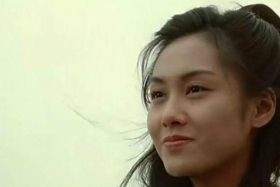 紫霞，你看车外那个人好像一条“狗”啊