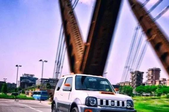 非承载，分时四驱，14万越野车竟跟FJ和陆巡叫板！