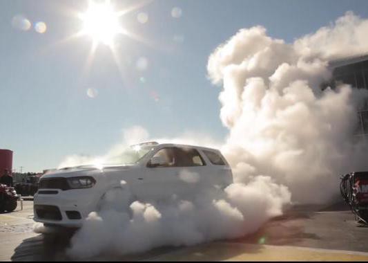 这台大SUV号称性能最佳，BBA都表示服气