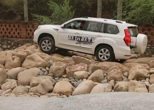 哈弗H9，全新改款配备2.0T+8AT，硬派干将