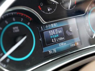 夏天车内开空调，调小风量就能省油？别天真了