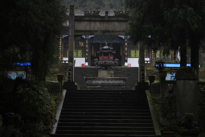 华蓥山 地跨巴蜀 横贯川渝