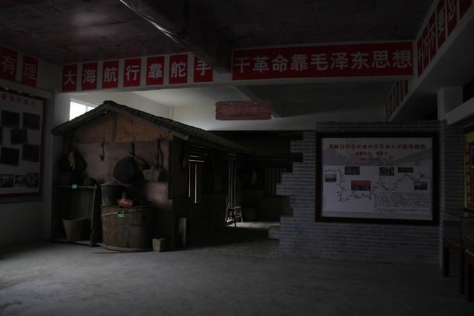 华蓥山 地跨巴蜀 横贯川渝