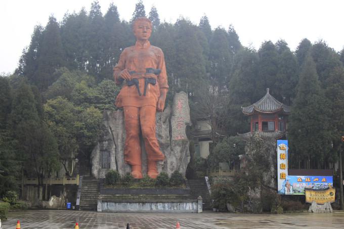 华蓥山 地跨巴蜀 横贯川渝