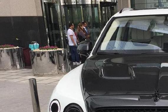 卡塔尔油便宜车便宜，90后开奔驰