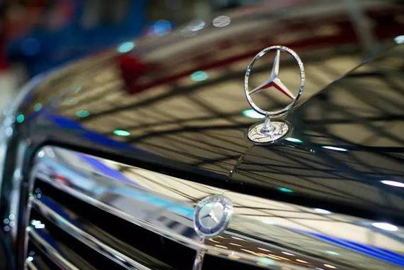 全新奔驰C级跃升同级性价比之王，9AT和1.6T是爆点