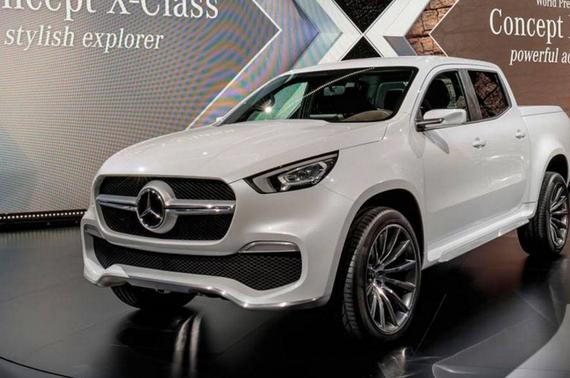 开着百万豪车，却被交警拦下来，要求车身喷字！