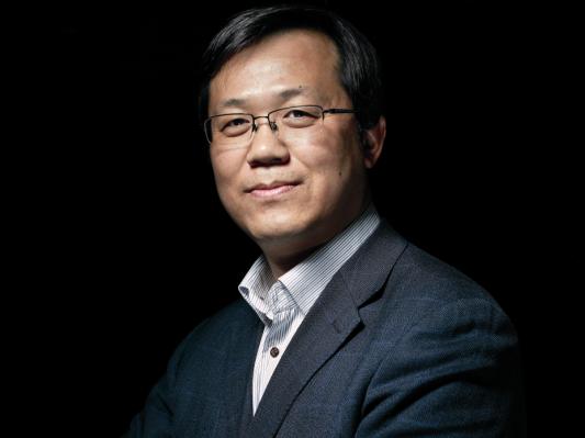 是谁给了卓伟周一见生存空间?这可能是一道. 