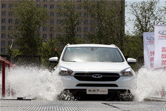 不服来战，瑞虎7“我是车手挑战营”摆擂