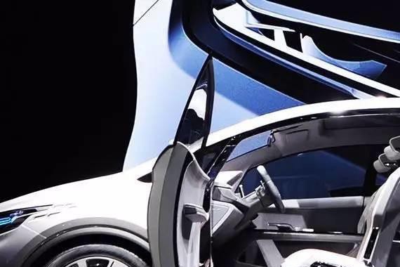 五菱宏光太廉价，中产家庭也要爆款MPV