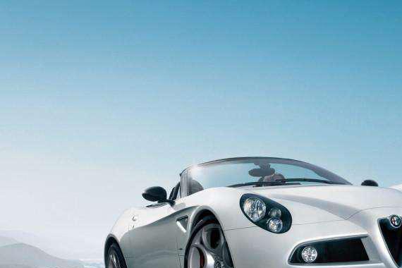 性能秒杀BBA的阿尔法·罗密欧到底是何方神圣？