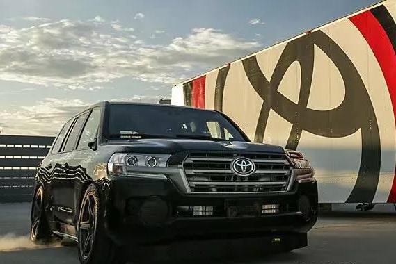 全球最速SUV竟然是辆丰田，高铁都追不上！