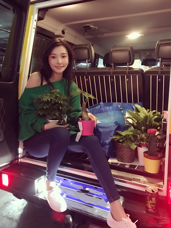 你看到童菲性感一面，现实中的她是一个清新的软妹子