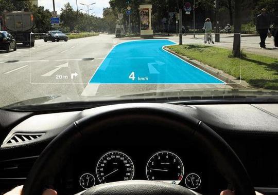 看！你的前风挡上有导航！