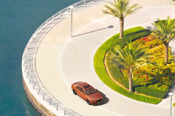 宾利再现百亿像素级巨幅汽车画卷