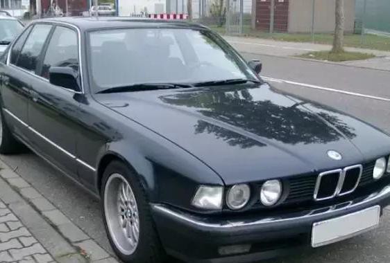 开手动的是屌丝？也可能是有钱爱玩的老司机