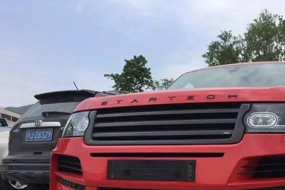 这辆路虎全球10台，在中国卖了两年，终于开去上牌了