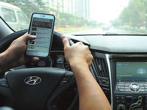 开车玩手机！这场13人死亡事故再次敲响警钟