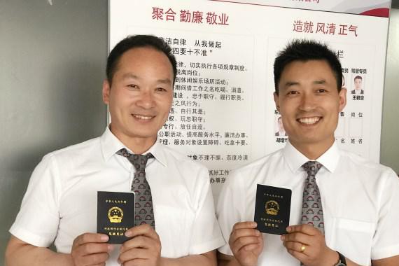 再拿001号证 首汽约车获郑州首个网约车驾驶员证