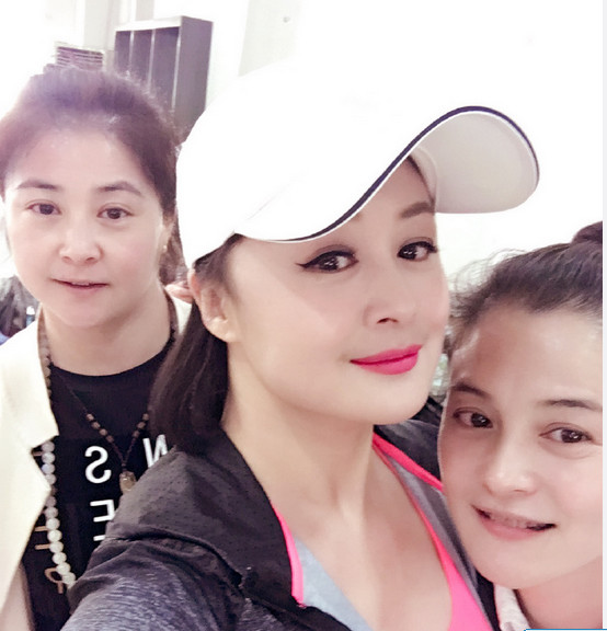 于月仙晒出和妹妹合照个个貌美如花家庭幸福略有遗憾