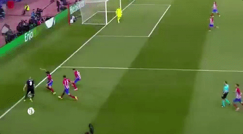 皇马锋霸梅西式1v3犯罪式过人 齐达内:我都懵了