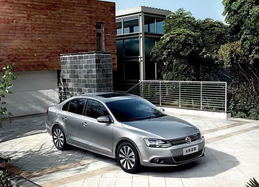 这款轿车比宝来更运动，比福克斯能跑高速