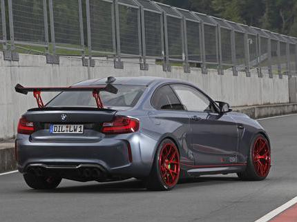 宝马M2-CSR 有点不温顺 但值得停留