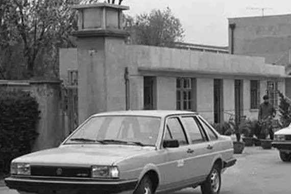 二十年前的顶配桑塔纳，现在10辆保时捷也换不来