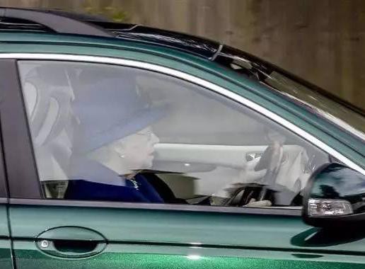 震惊！女司机无证驾驶豪车数十载，对此她竟毫不在乎