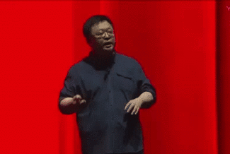 如果说坚果pro体现了罗永浩的情怀,那么那件破衬衫体现了罗永浩的潮