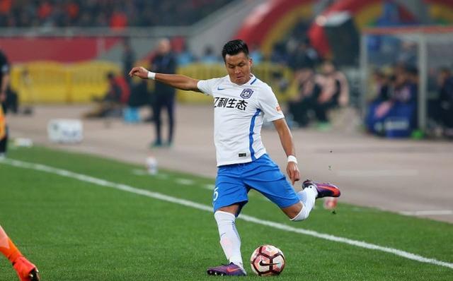 新疆男孩攒毛票买足球 中国足球的未来就在这